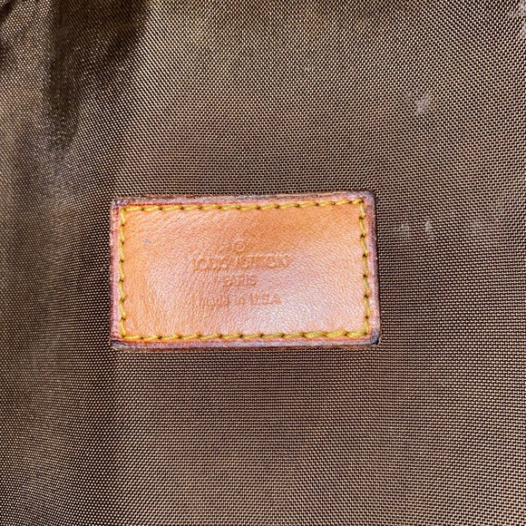 Selling a used authentic Louis Vuitton Luggage Garment Bag. - Picture 3 of 14